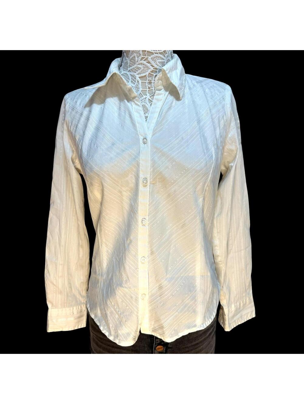 St. John’s Bay Textured White Chevron Dobby Button Up‎